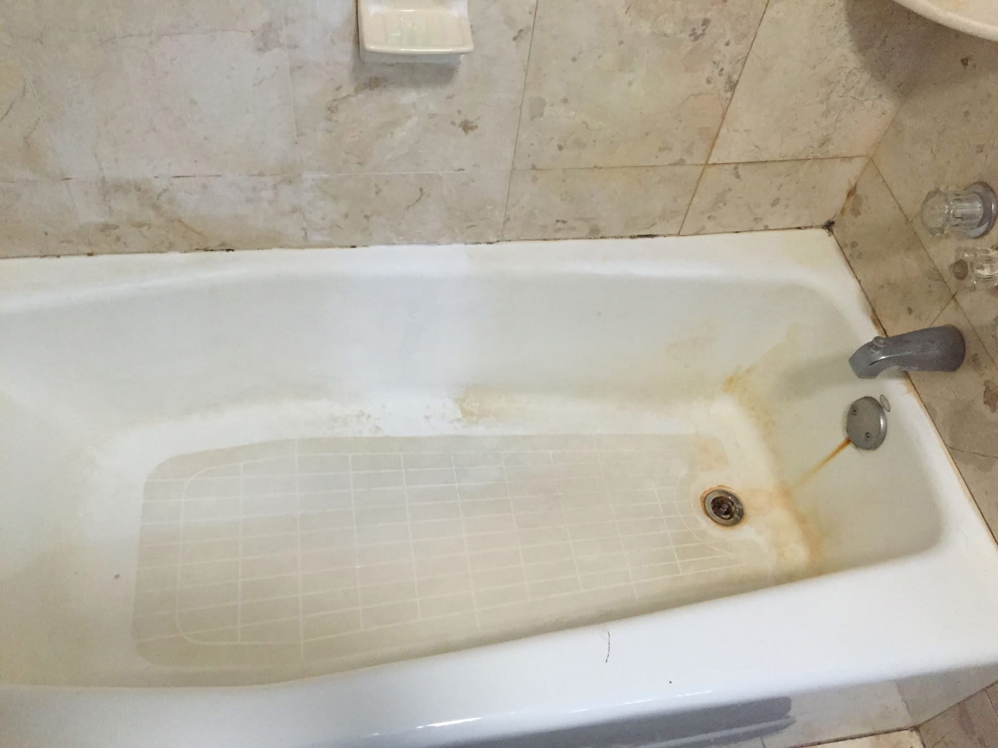 Bathtub before cleaning